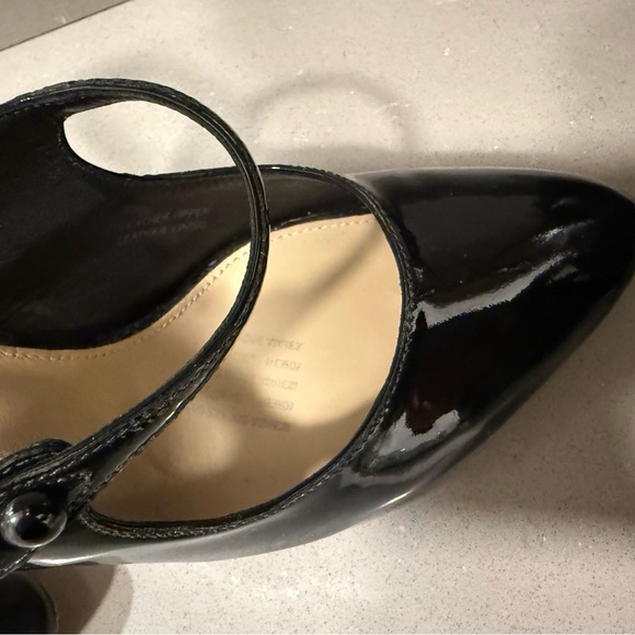 Plenty of wear left in these classy heels. Very traditional and classic. - Picture 8 of 9